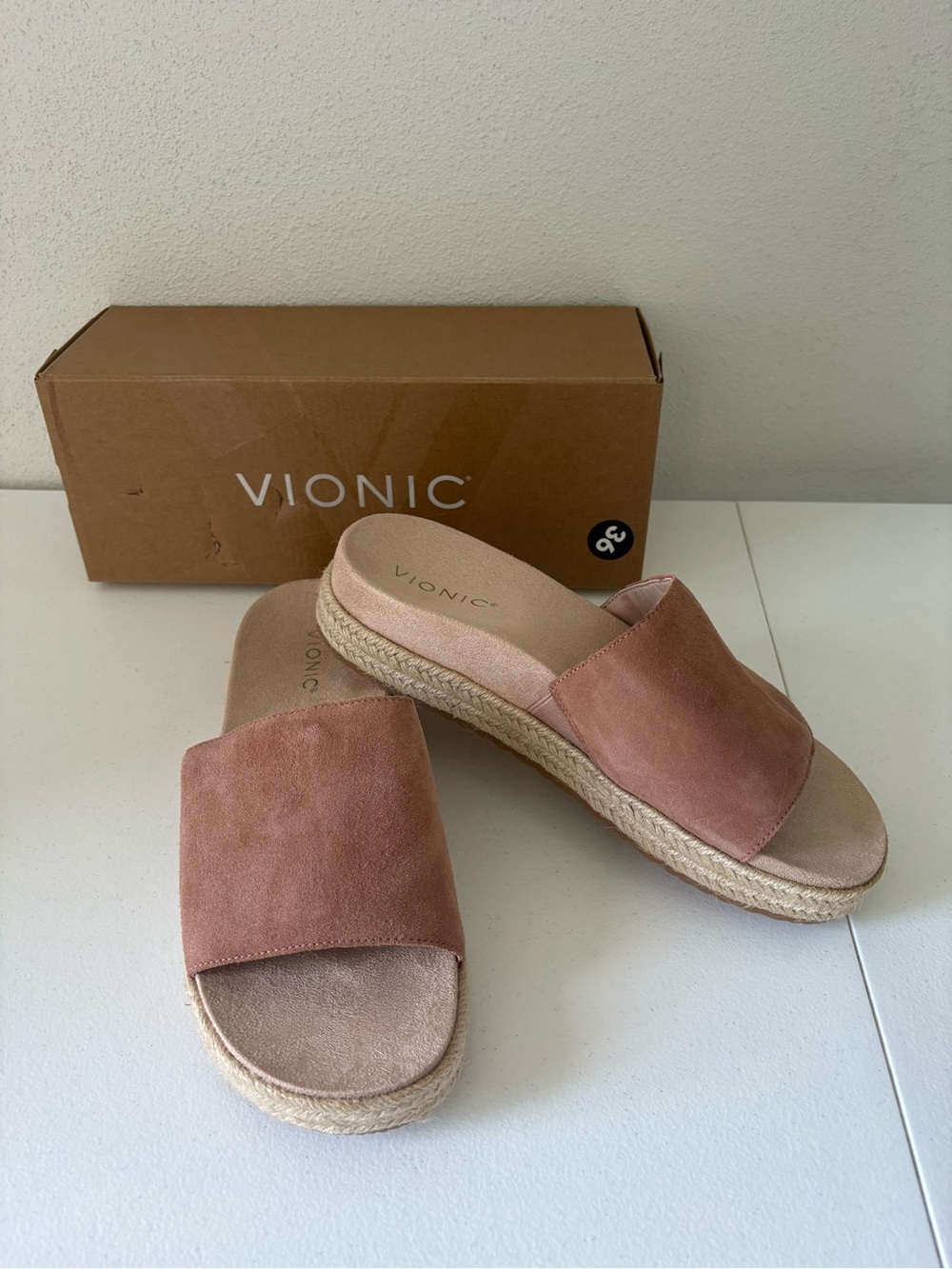 Vionic Womens Size 8.5 Tan Espadrille Slide Mules Arch Support Comfort Shoe